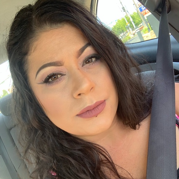 Meet your Posher, Melissa - Picture 2 of 3